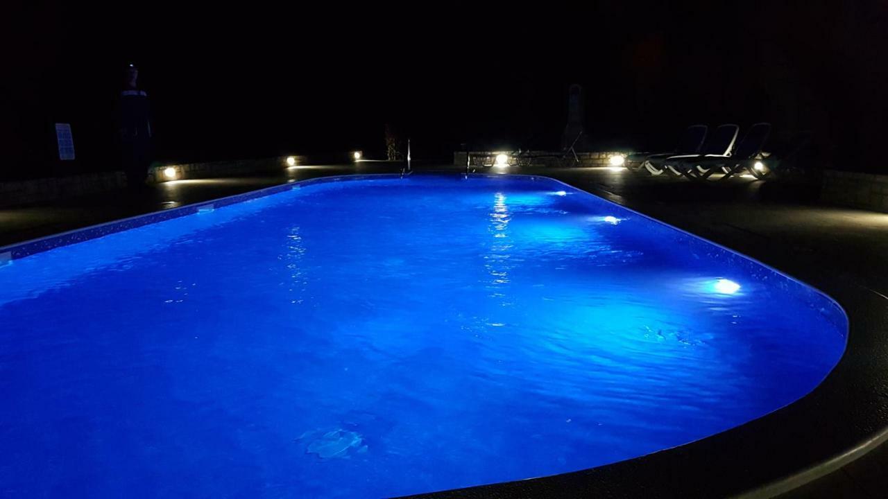 Holiday Home Marina กาชเตลีร์ ภายนอก รูปภาพ